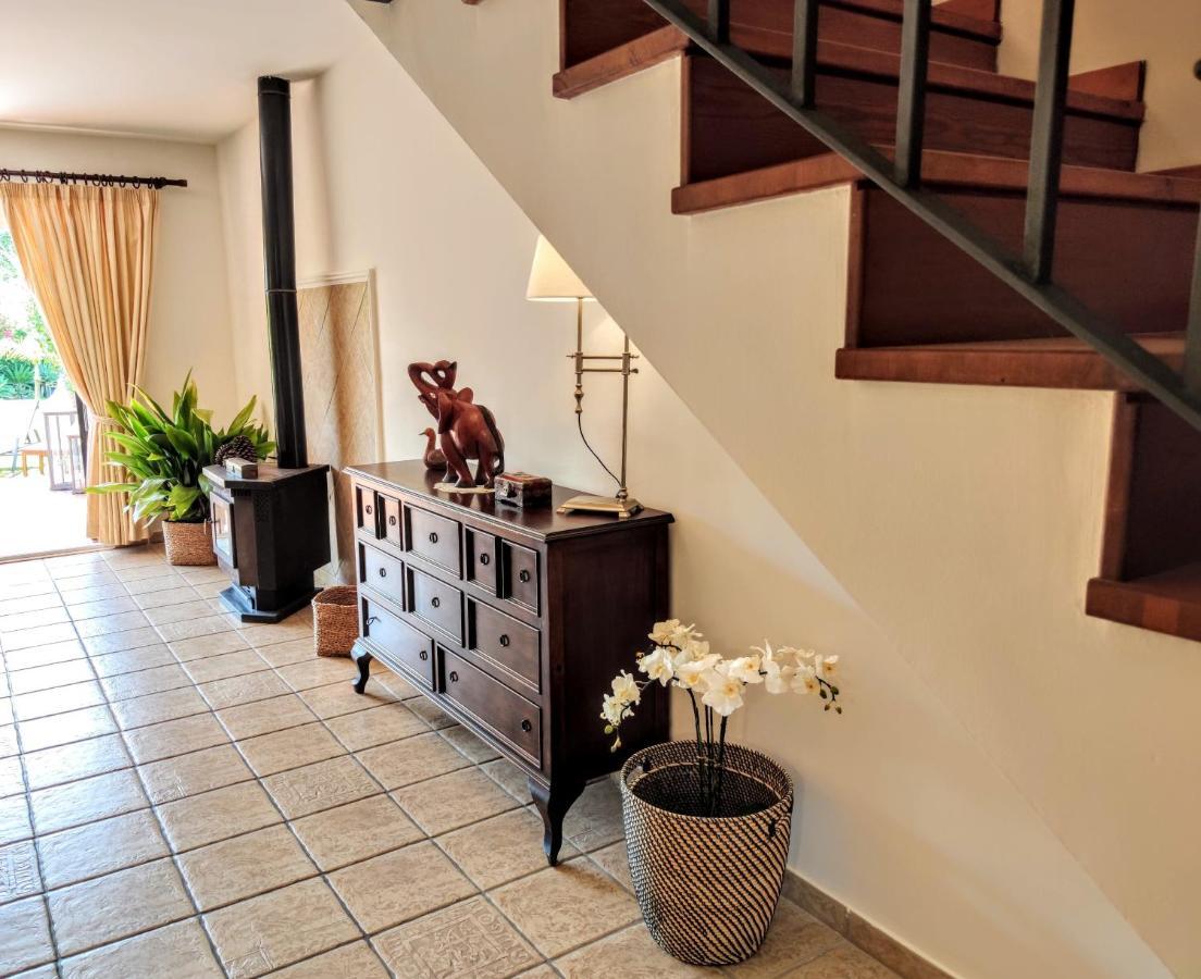 Spacious Beachfront Town House In Estepona With Fully Equipped Kitchen, Pools, Garden, Sea View Exterior photo