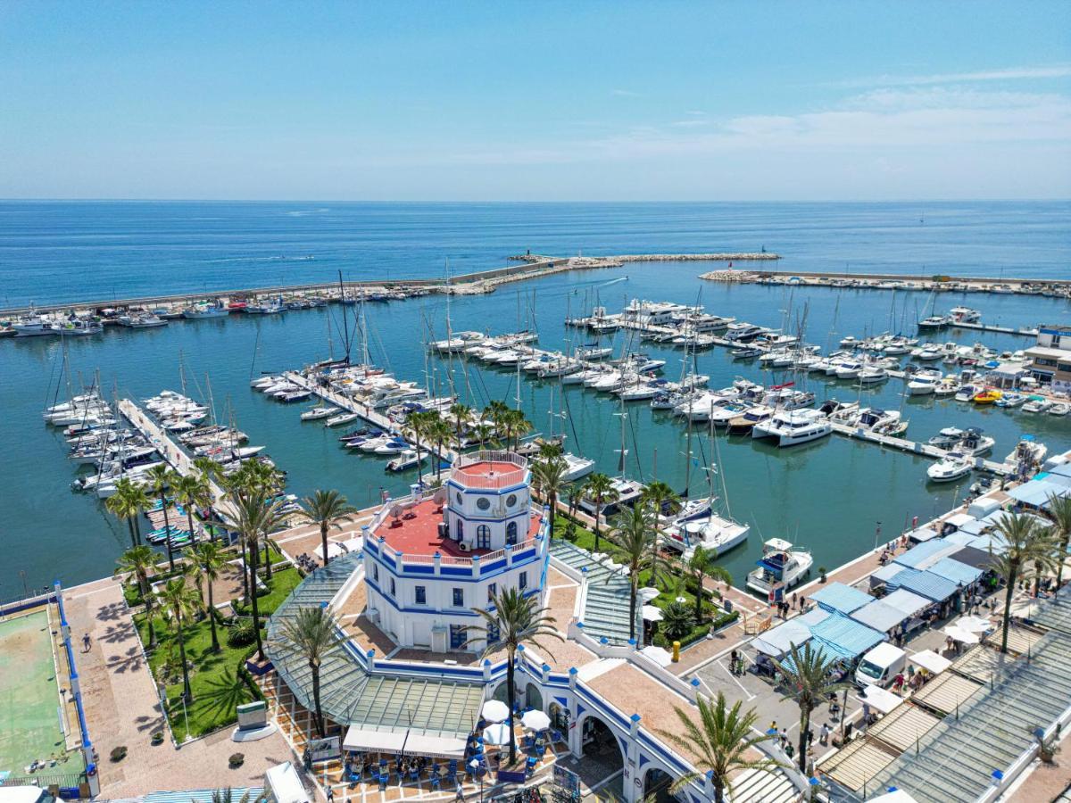 Spacious Beachfront Town House In Estepona With Fully Equipped Kitchen, Pools, Garden, Sea View Exterior photo