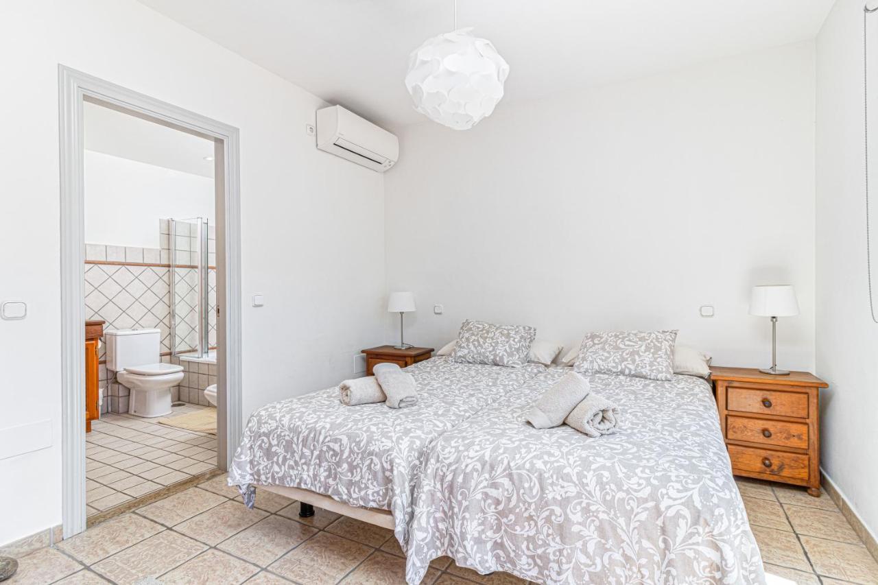 Spacious Beachfront Town House In Estepona With Fully Equipped Kitchen, Pools, Garden, Sea View Exterior photo